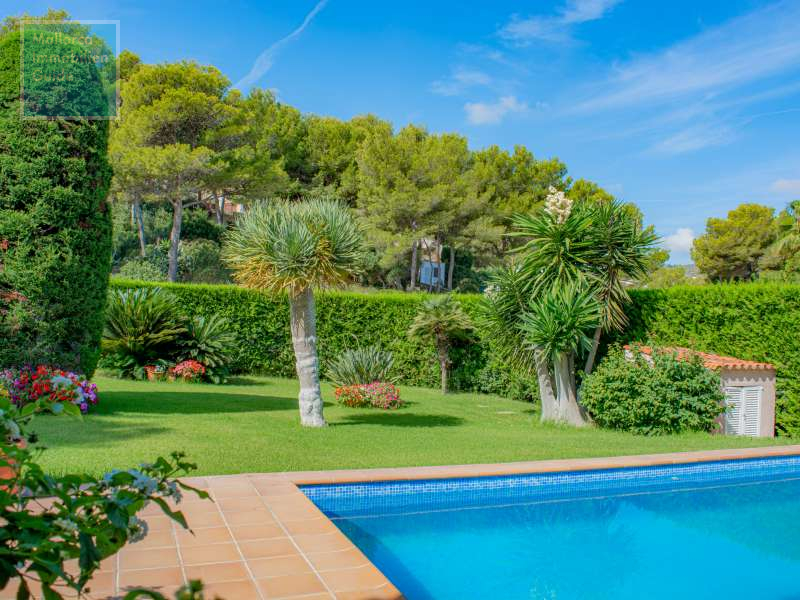 Espléndida villa de 5 dormitorios, piscina y fantástico jardín cerca del mar  - 10