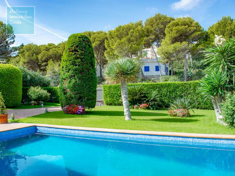 Espléndida villa de 5 dormitorios, piscina y fantástico jardín cerca del mar  - 2