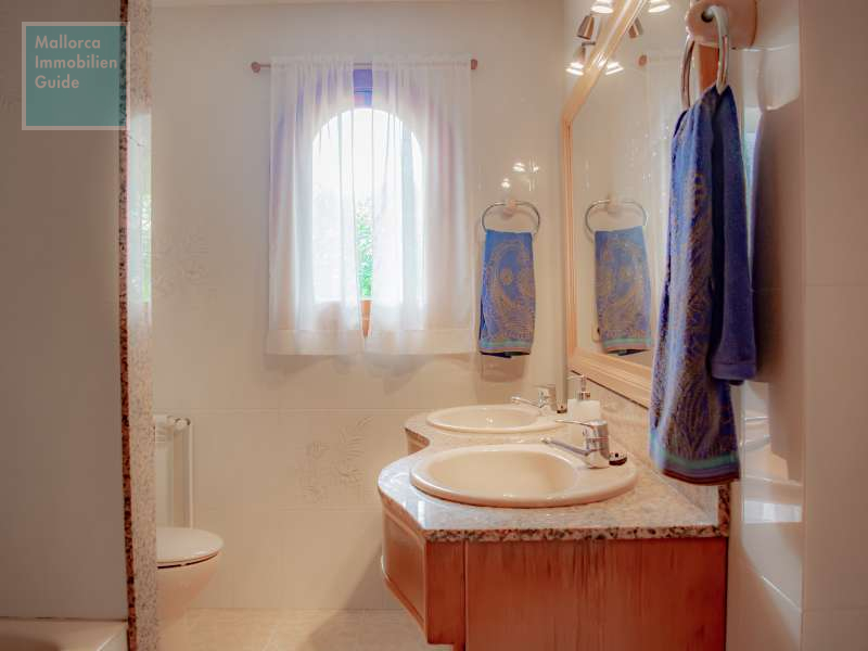 Espléndida villa de 5 dormitorios, piscina y fantástico jardín cerca del mar  - 28