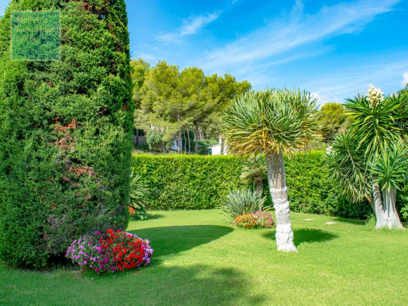 Espléndida villa de 5 dormitorios, piscina y fantástico jardín cerca del mar  - 31