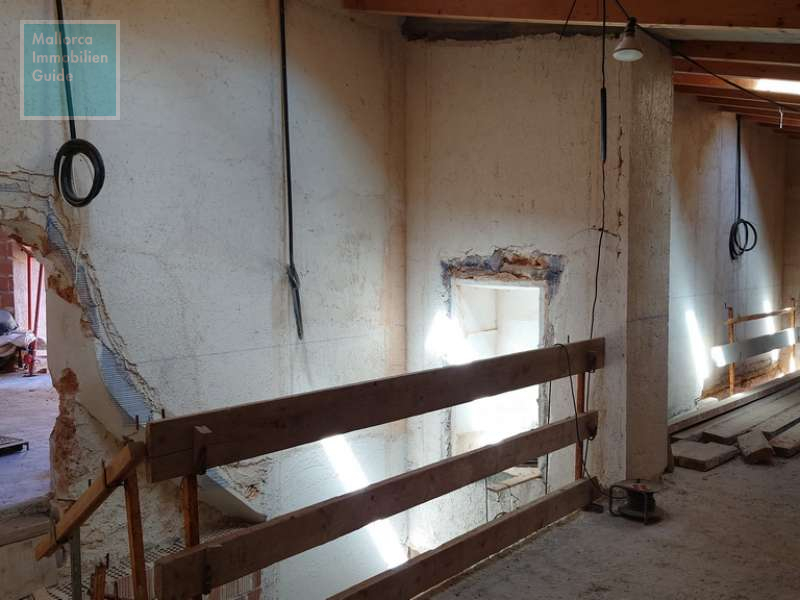 Blick vom OG im Frontgebäude zum Durchbruch Seitentrackt