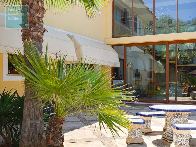 Großer Patio mit...