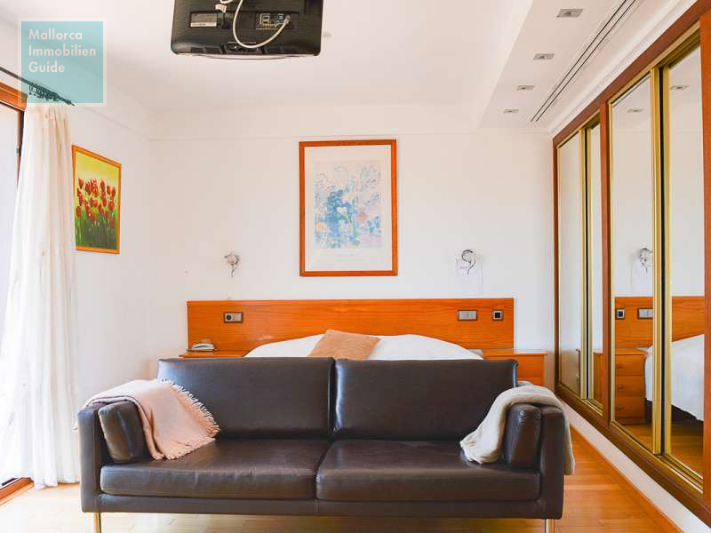 Sehr großzügiges Master-Schlafzimmer...