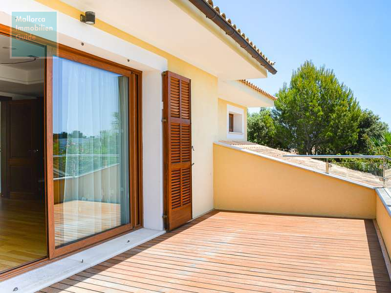 ... mit Ausgang zur Terrasse