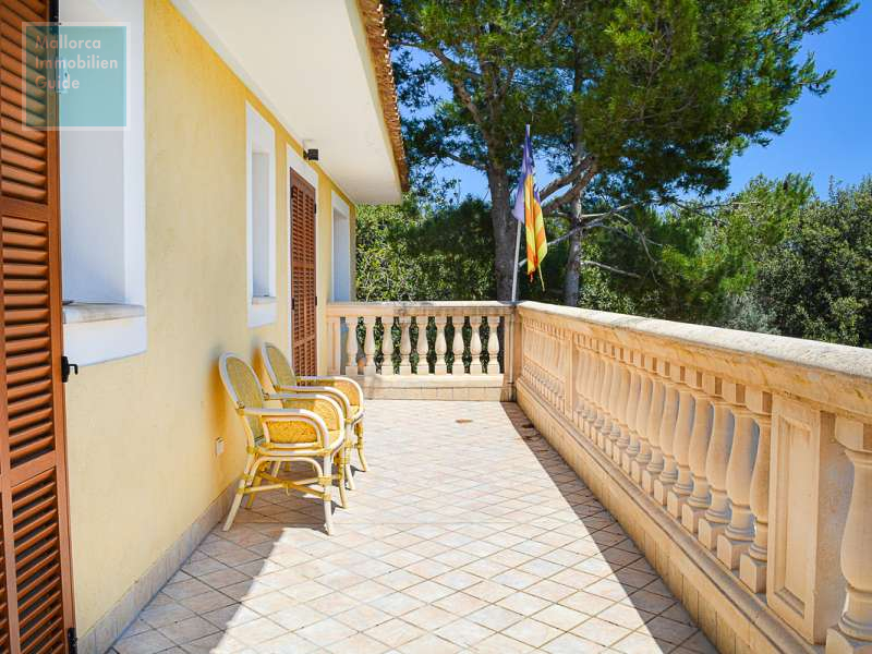 Terrasse vor den Schlafzimmern