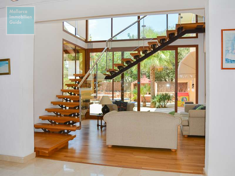 Verglaste Halle als...