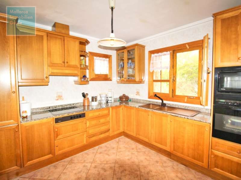 Voll ausgestattte Küche