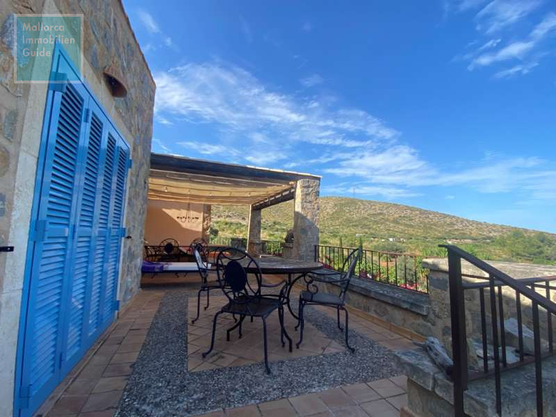 Grosse Terrasse am Wohnzimmer - Poolseite