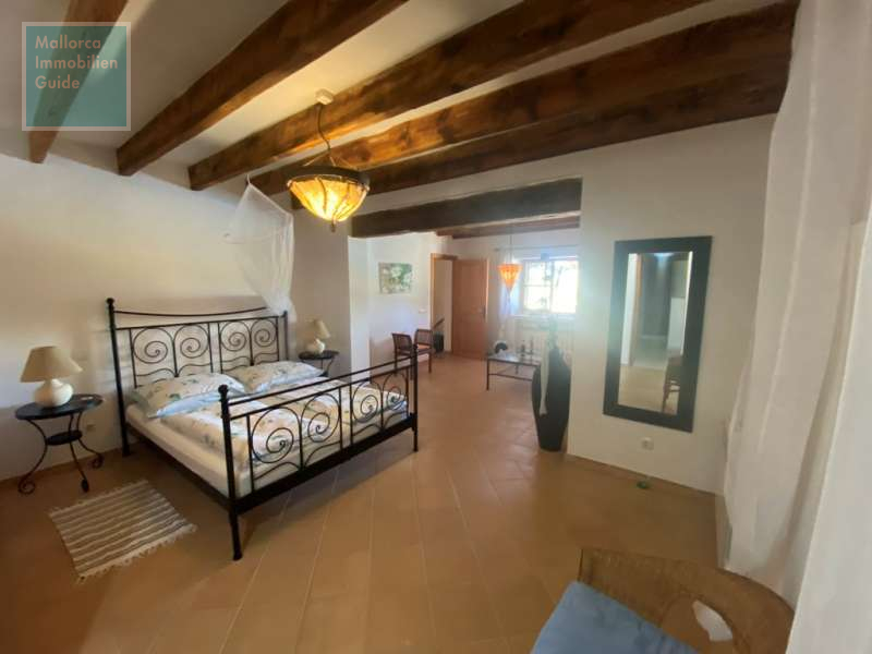 Offenes Schlafzimmer im Gästeapartment