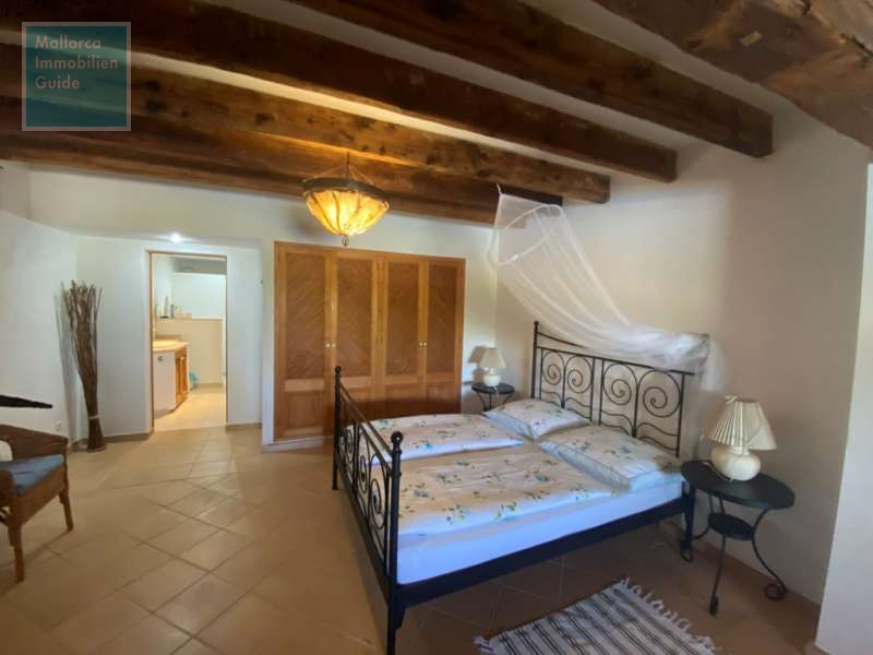 Schlafbereich - Blickrichtung Badezimmer