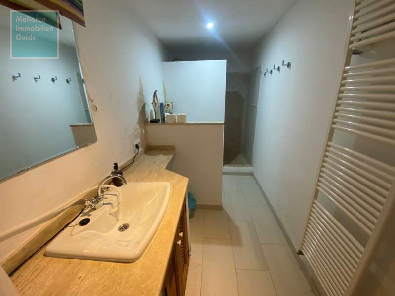 Badezimmer mit Dusche