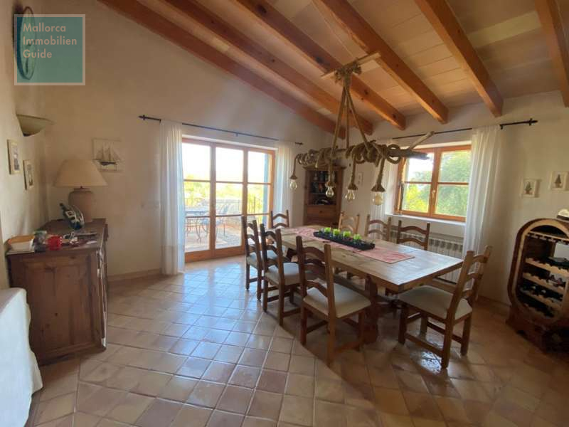 Essplatz mit Zugang zur Terrasse