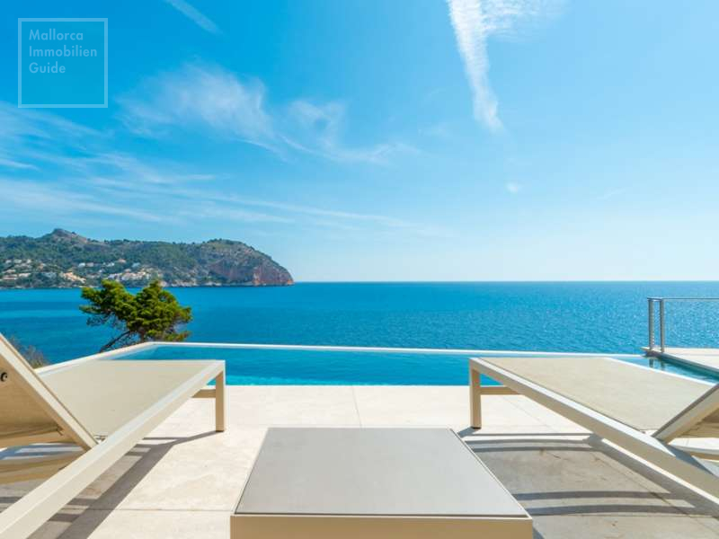 Blick von der Poolterrasse