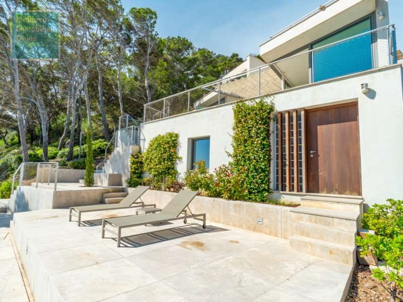 Untere Ebene mit Badzimmer, Lager- und Abstellfläche