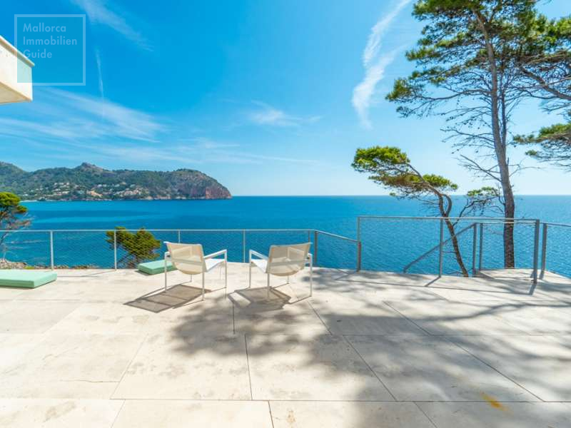 Blick von der Terrassenfläche der mittleren- Wohnebene