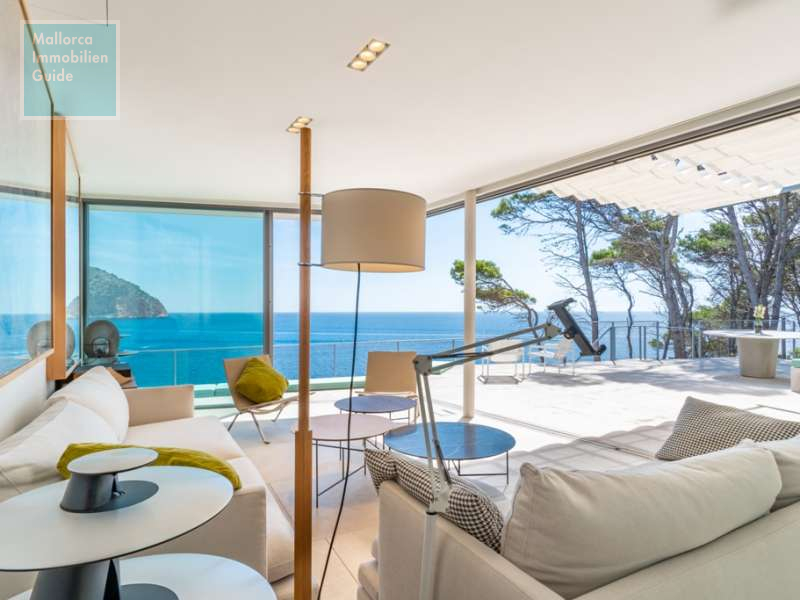 Helle, offen gestaltetes Wohnzimmer