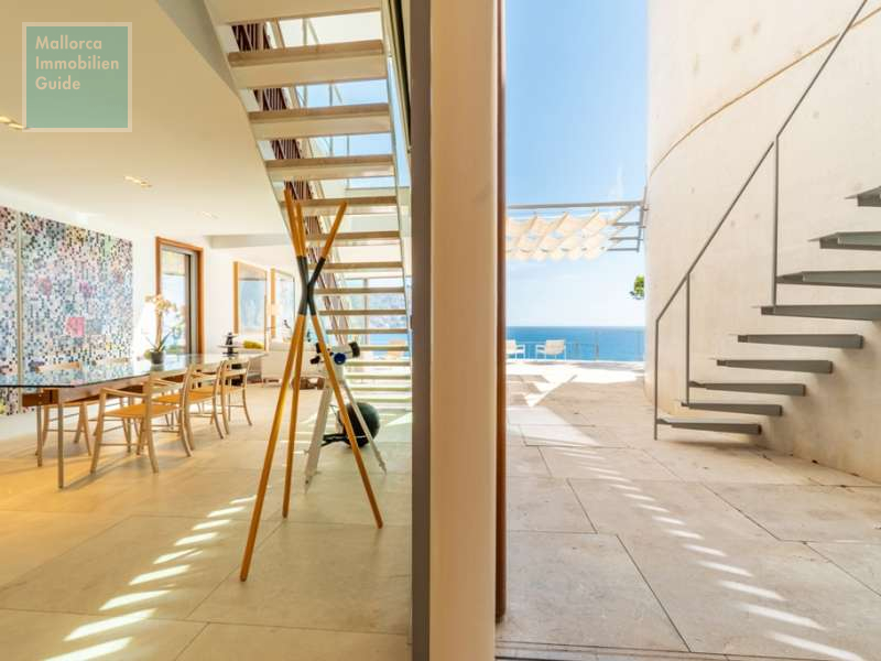 Seitliche Terrasenfläche an der Küche