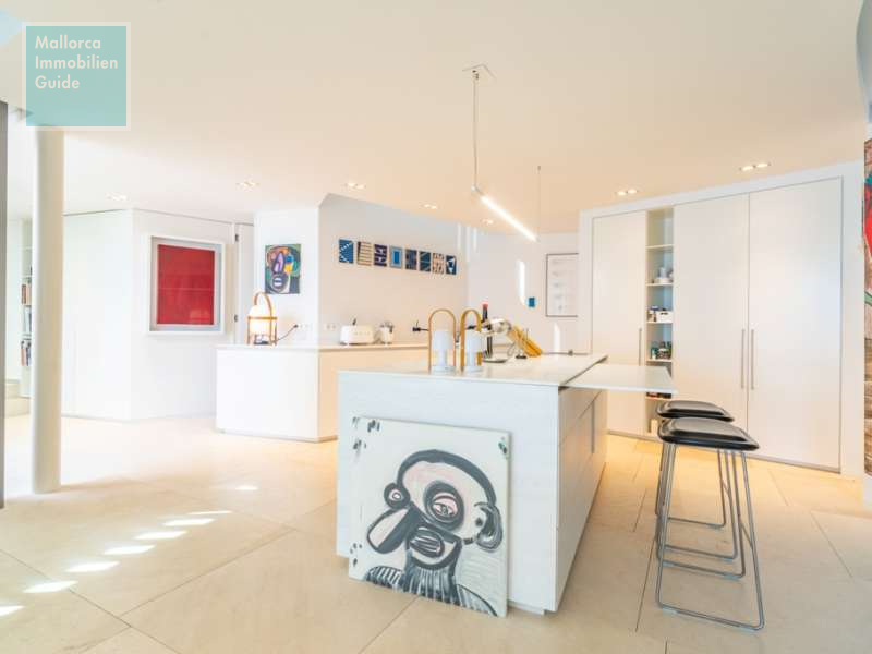 Helle und groszügige Küche