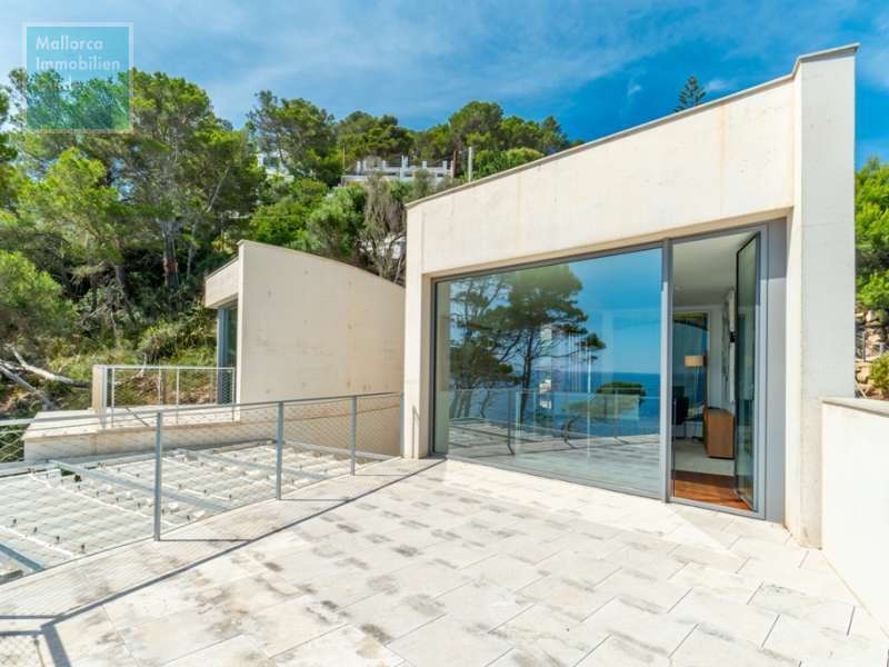 Obere Ebene Schlafzimmer mit eigener Terrasse