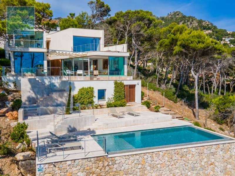 Haus und Poolbereich