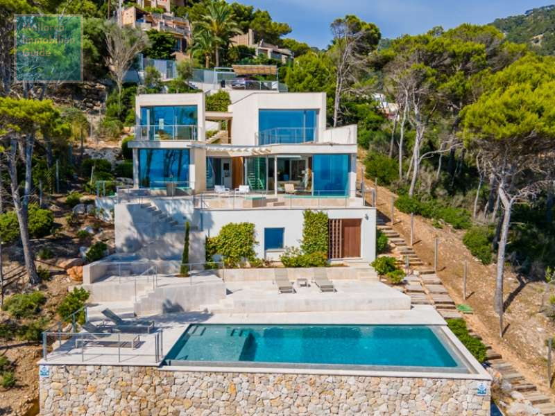 Haus und Poolbereich