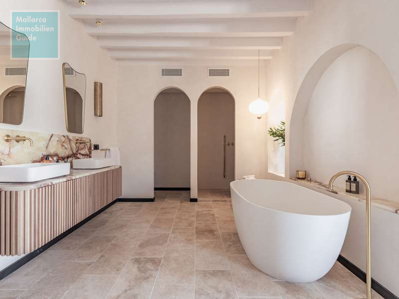 Badewanne und Dusche