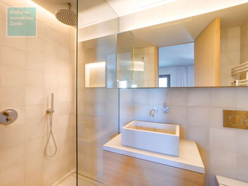 Badezimmer  mit Dusche