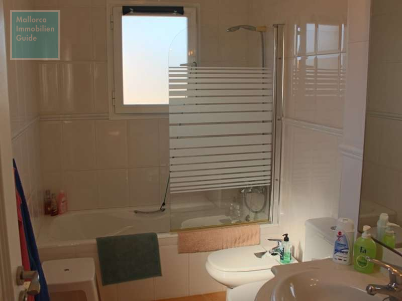 Badezimmer im OG mit Wannenbad