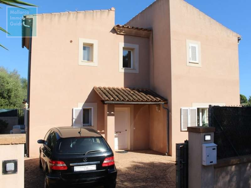 Pkw- Stellplatz am Haus