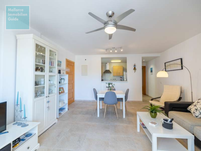 Wohn- Esszimmer Blickrichtung Küche