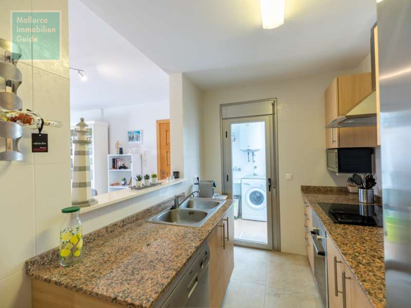 Küche und Hauswirtschaftsraum