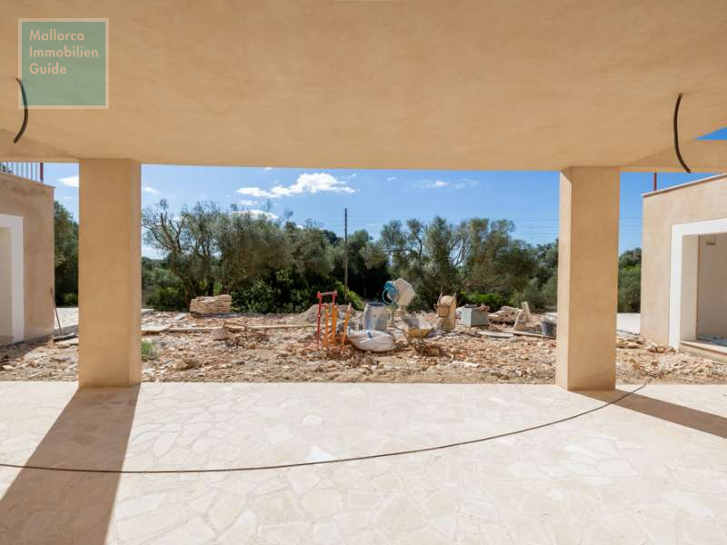 Blick von der überdachten Terrasse