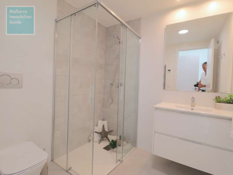 Badezimmer mit Dusche