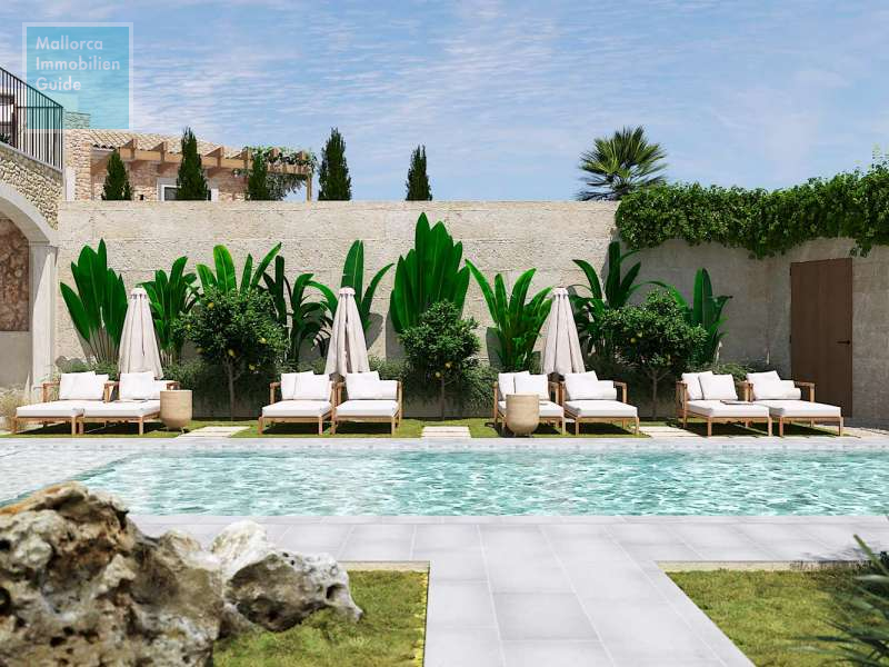 Grosser Pool mit Treppeneinstieg