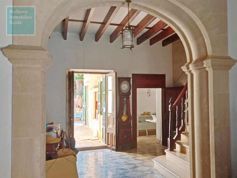 Salon- Esszimmer im hinteren Bereich mit Ausgang zum Garten