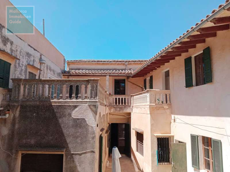 Innenhof zwischen den Gebäudeteilen