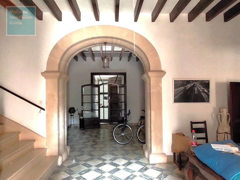 Vorderer und hinterer Bereich des Hauses im EG