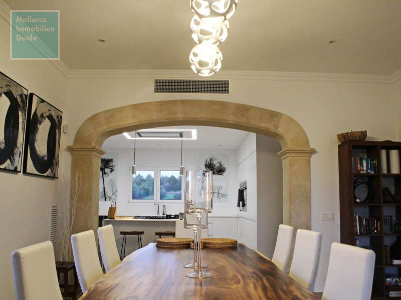 Essbereich mit angrenzender Küche