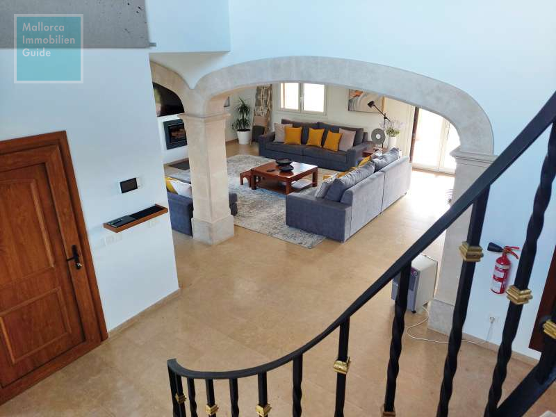 Eingangshalle und Wohnzimmer