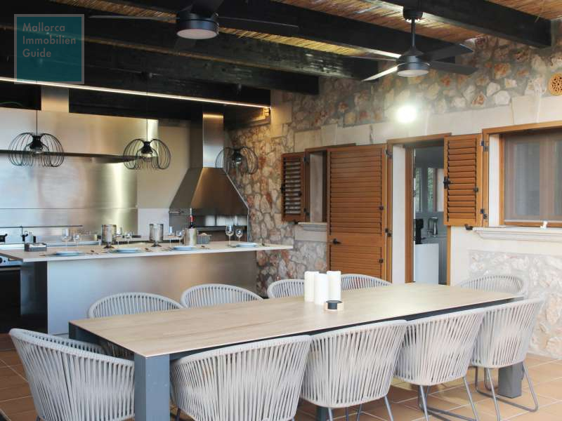 Essplatz an der Aussenküche