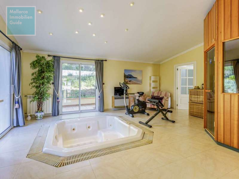 ...Wellnessraum und...