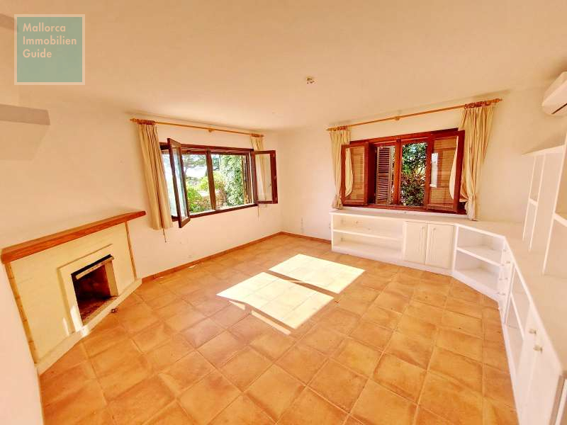 Wohnzimmer mit Kamin