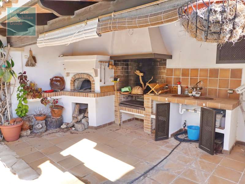 Sommerküche mit BBQ und Holzbackofen