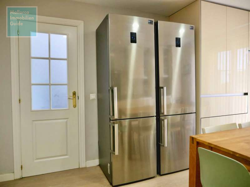 ...mit zwei Kühlschränken