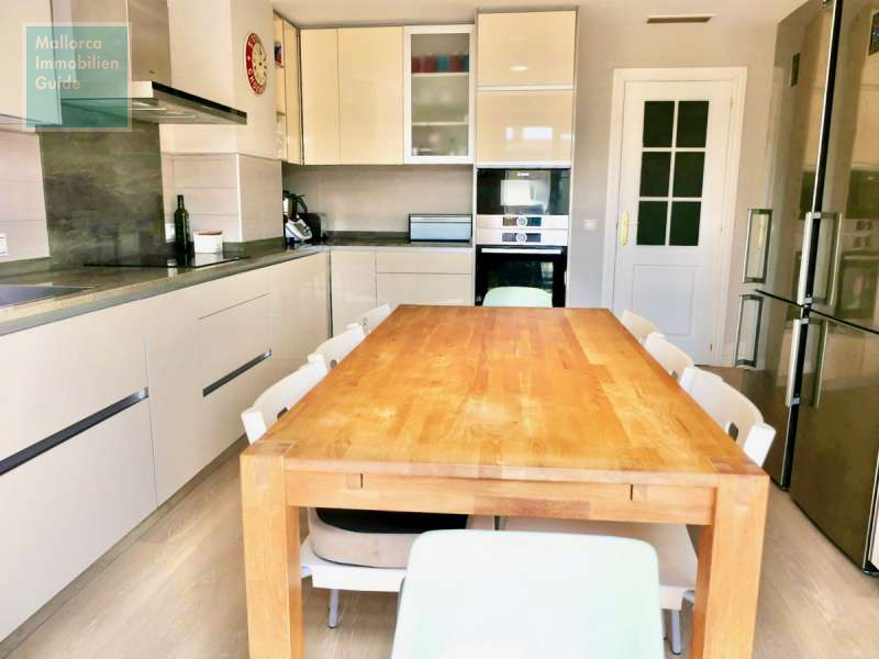 Voll ausgestattete Küche