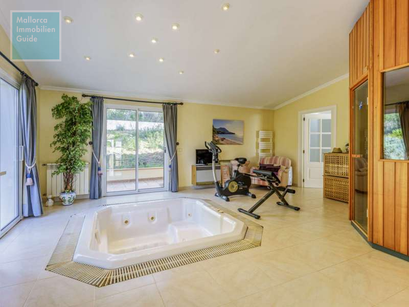 ...Wellnessraum und...