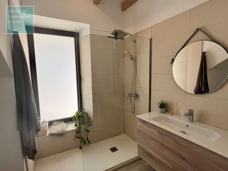 Gäste- Bad mit Dusche im EG