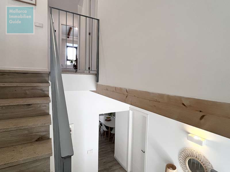 Treppenaufgang zu den Schlafzimmern im OG