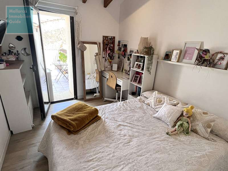 Schlafzimmer mit Zugang zur Terrasse