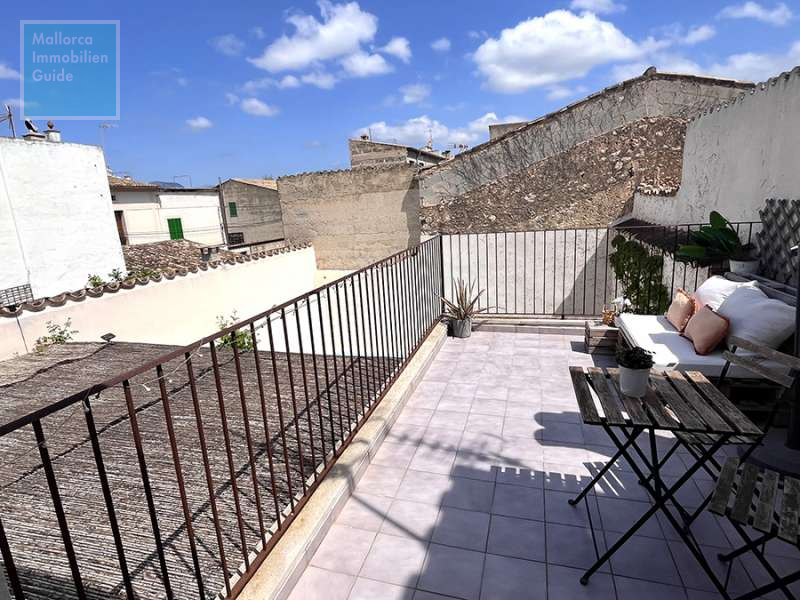 Terrasse am Schlafzimmer an der Rückseite des Hauses